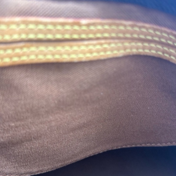 Louis Vuitton Speedy 30 Satchel with Iconic Monogram - Picture 7 of 13